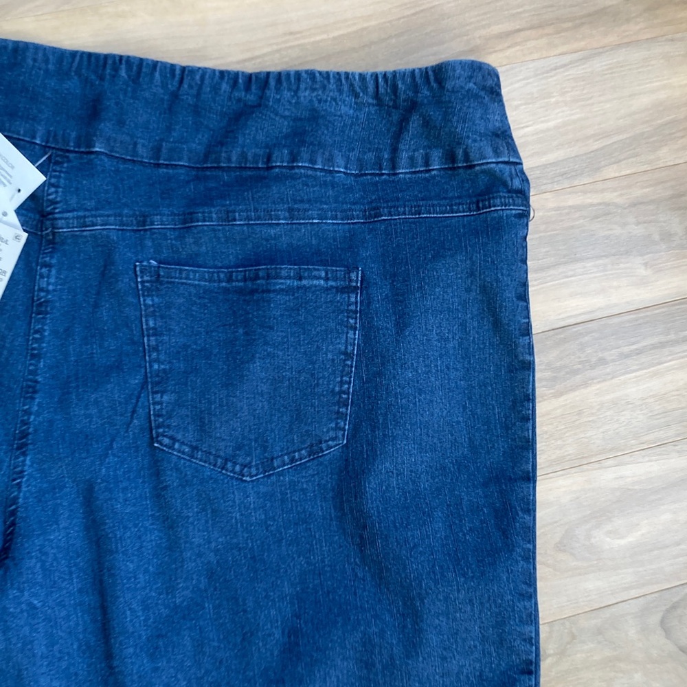 Ruby Rd. Jean Short pull on indigo denim with slimming contour waistband 24W - Picture 10 of 16